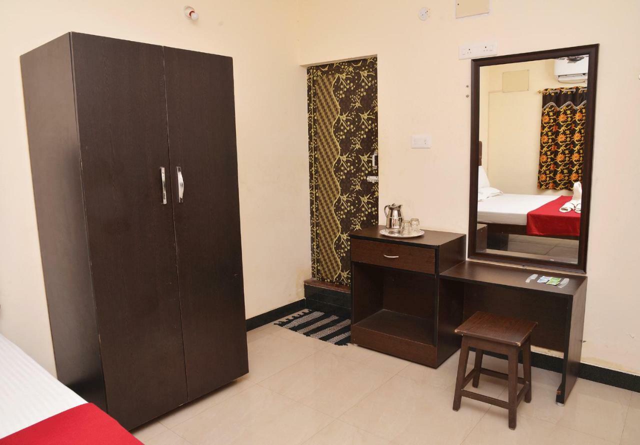 Krish Residency Hotel Мадурай Екстериор снимка